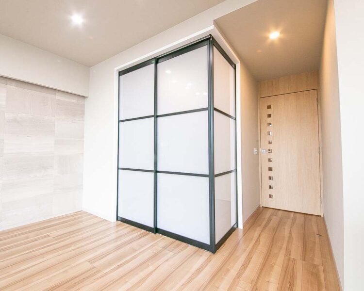 和室をフローリングに！引き戸でワークスペースにも♪