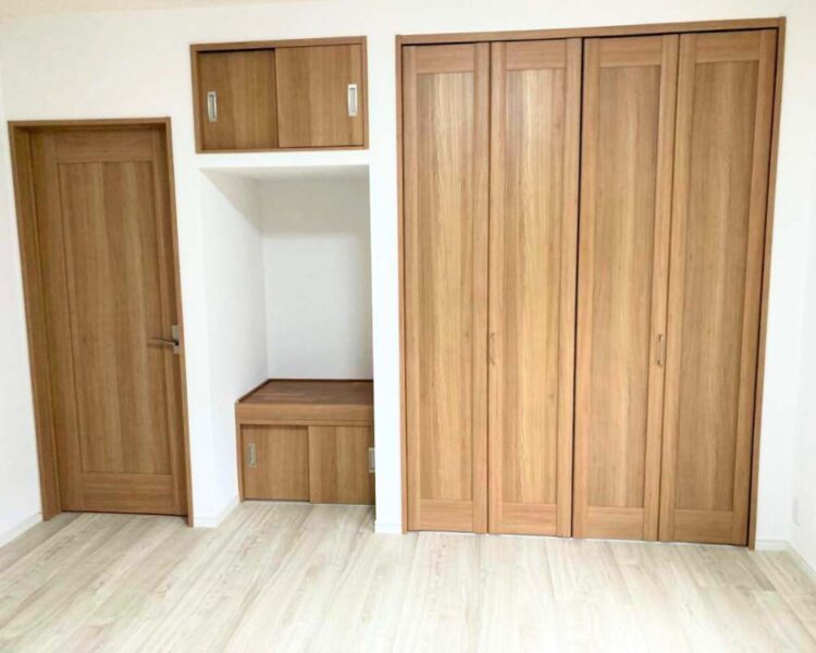 床の間をリフォーム!和室が収納充実の洋室に。