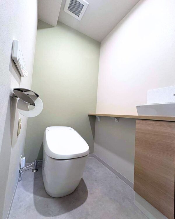 30年のタンク式トイレから、タンクレスのすっきり空間へ