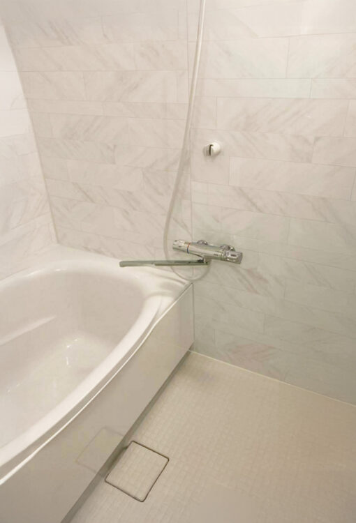 清潔感のある明るいバスルーム♪