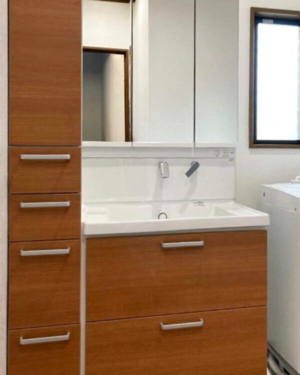 トールキャビネットで収納力アップ!整理整頓しやすい洗面スペースに。