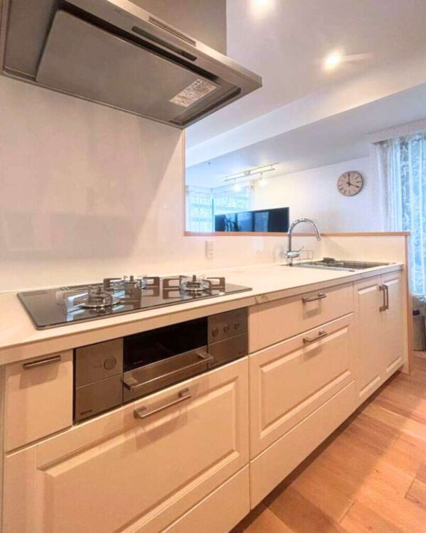 クラシックで可愛らしい♪ 框デザインのキッチン